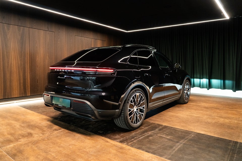 Porsche Macan 4 5d