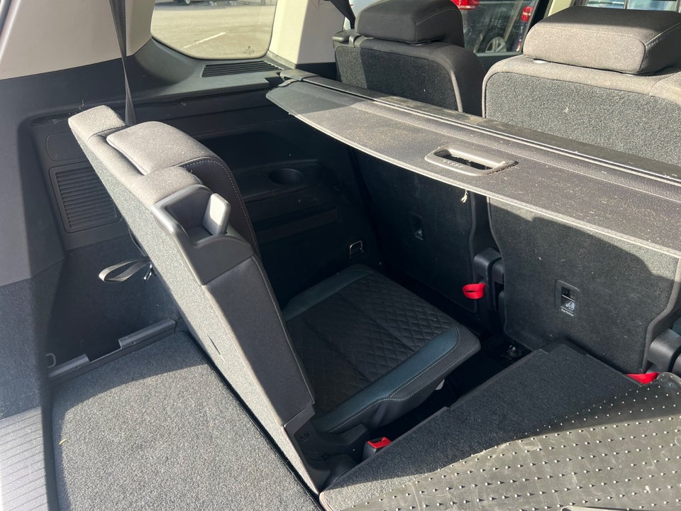 VW Touran 2,0 TDi 150 IQ.Drive DSG 7prs 5d