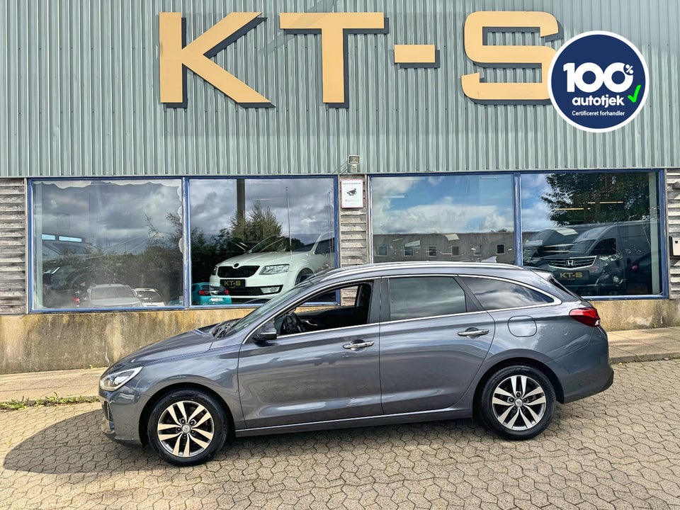 Hyundai i30 1,6 CRDi 110 Premium stc. 5d