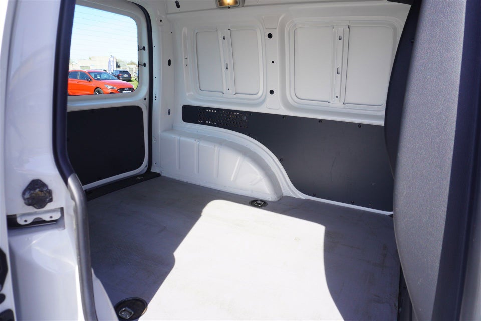 VW Caddy 1,0 TSi 102 BMT Van 4d