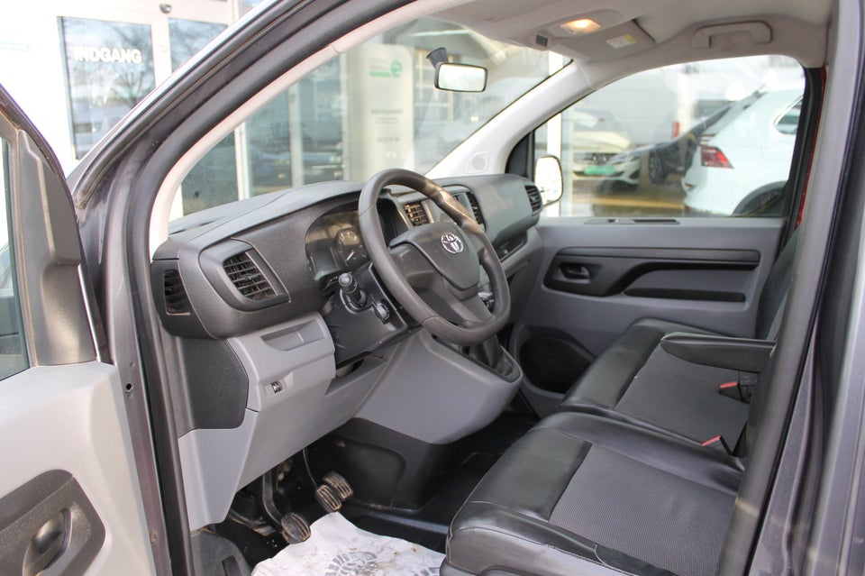 Toyota ProAce 2,0 D 120 Medium Base++ Chassis 2d