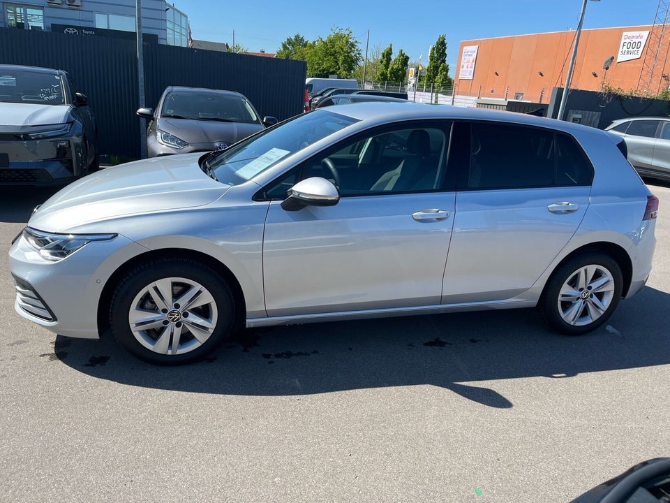 VW Golf VIII 1,5 eTSi 130 Life DSG 5d