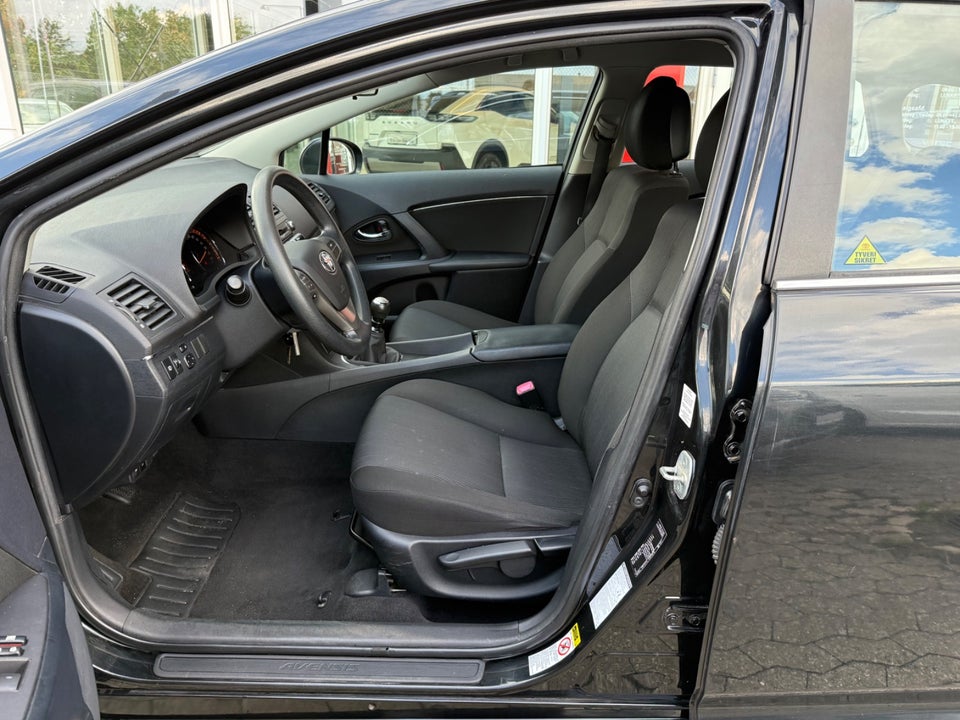 Toyota Avensis 1,8 VVT-i T2 stc. 5d