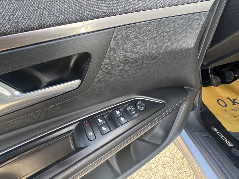 Peugeot 5008 1,5 BlueHDi 130 Allure 7prs 5d