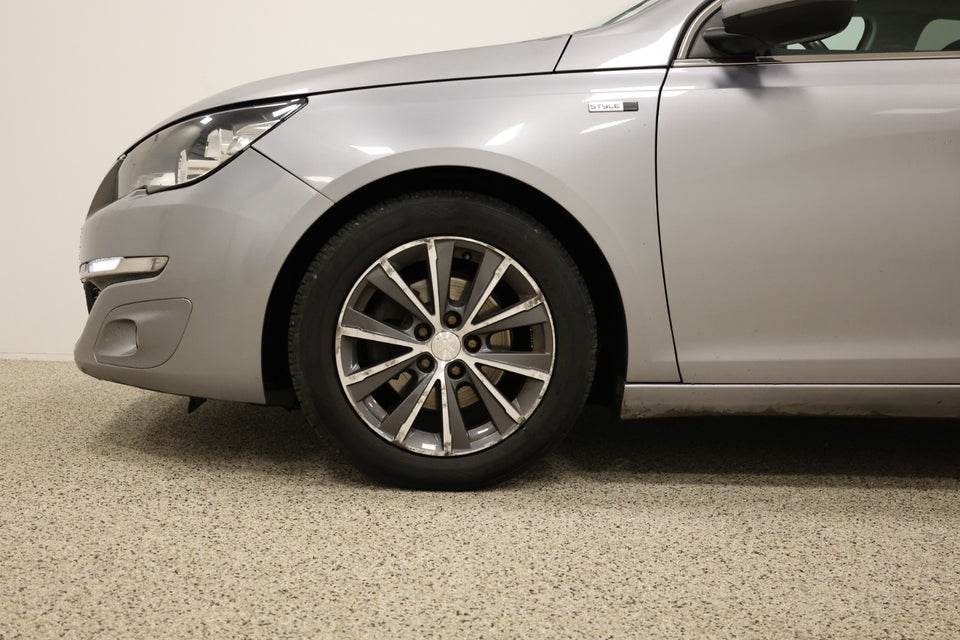 Peugeot 308 1,6 BlueHDi 120 Style Sky 5d