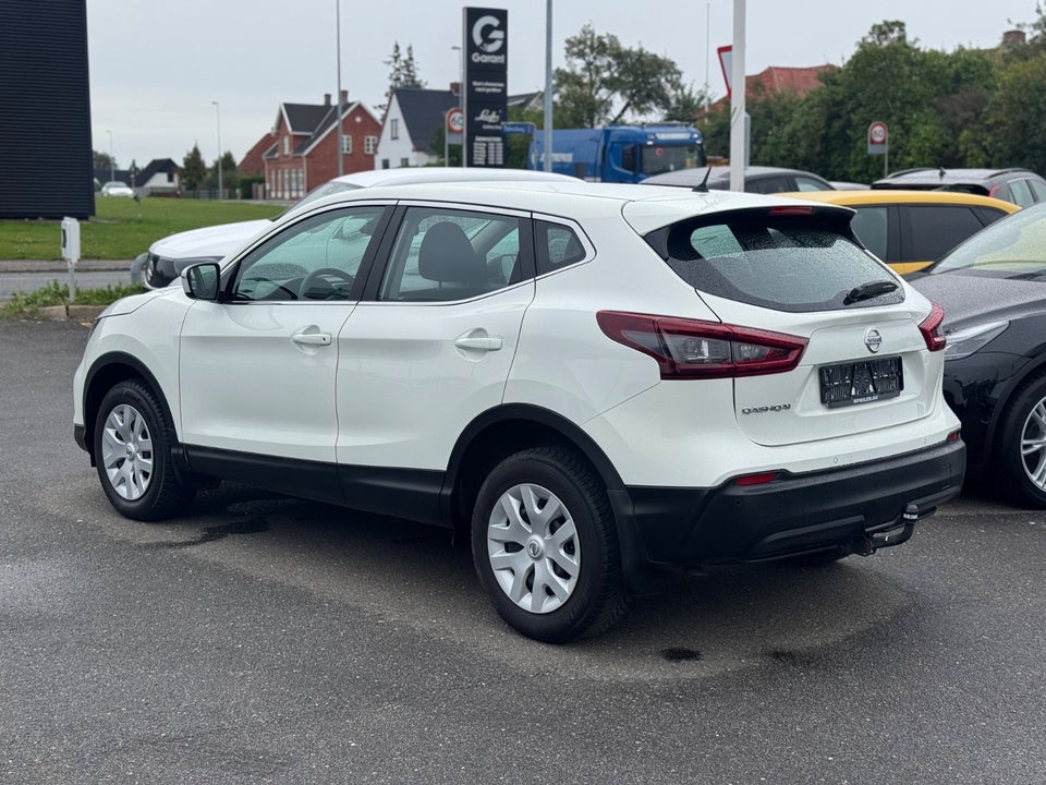 Nissan Qashqai 1,3 Dig-T 140 Acenta 5d