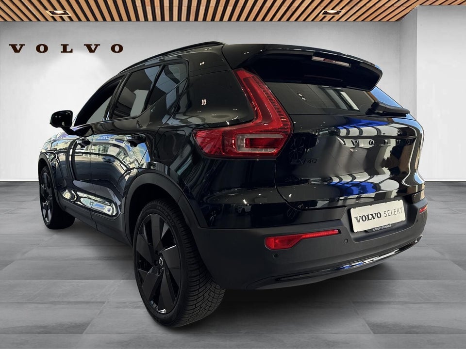 Volvo EX40 Extended Range Black Edition 5d