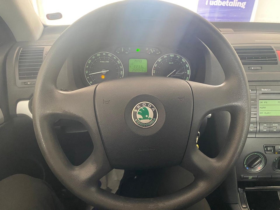 Skoda Octavia 1,6 FSi Ambiente 5d