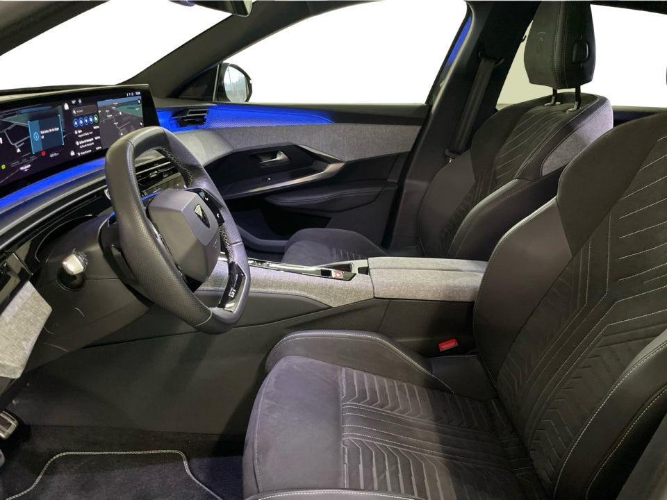 Peugeot e-3008 77 GT Pack 5d