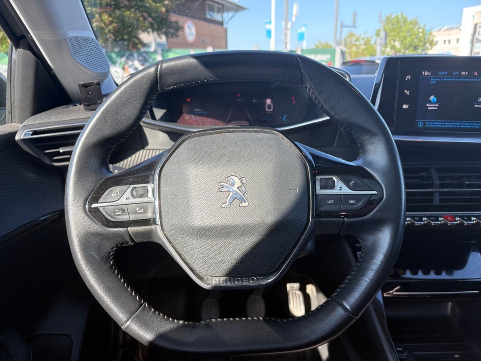 Peugeot 208 1,2 PureTech 100 Allure Sky 5d