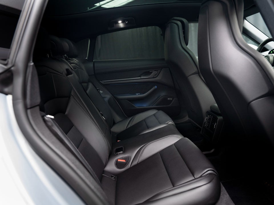 Porsche Taycan Performance+ Black Edition Sport Turismo 5d
