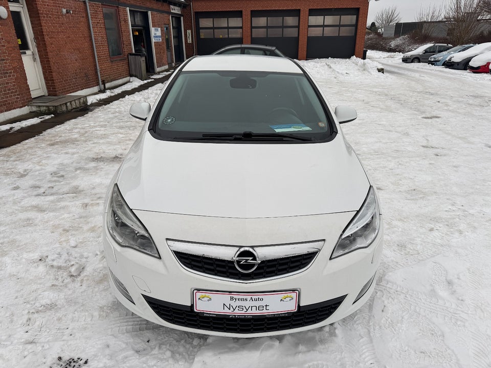 Opel Astra 1,4 T 140 Enjoy 5d