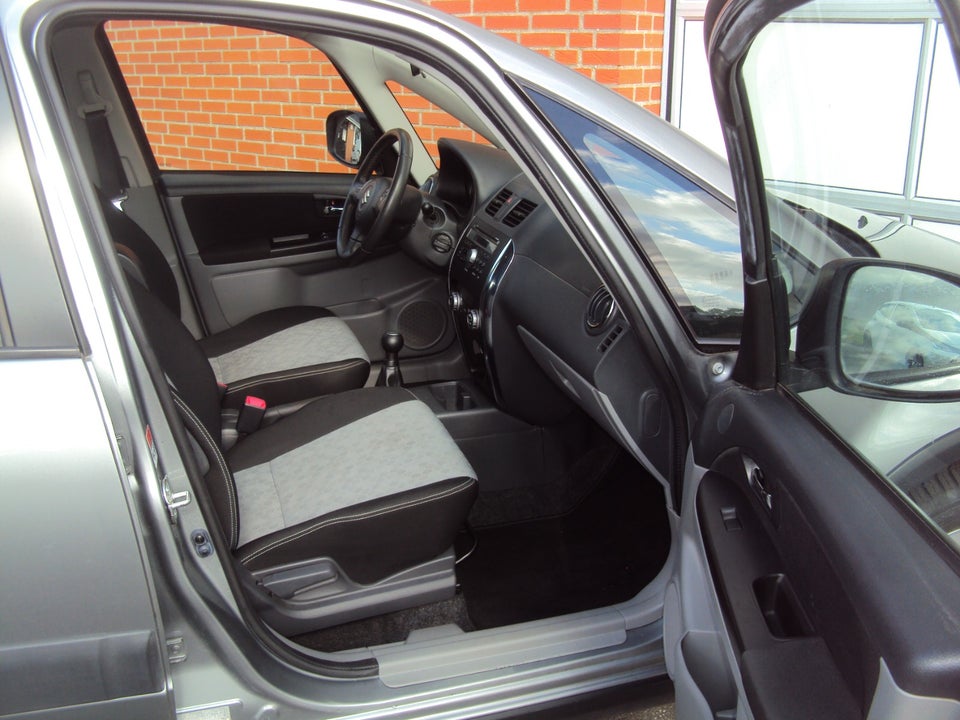 Suzuki SX4 1,6 CombiBack Tour 5d