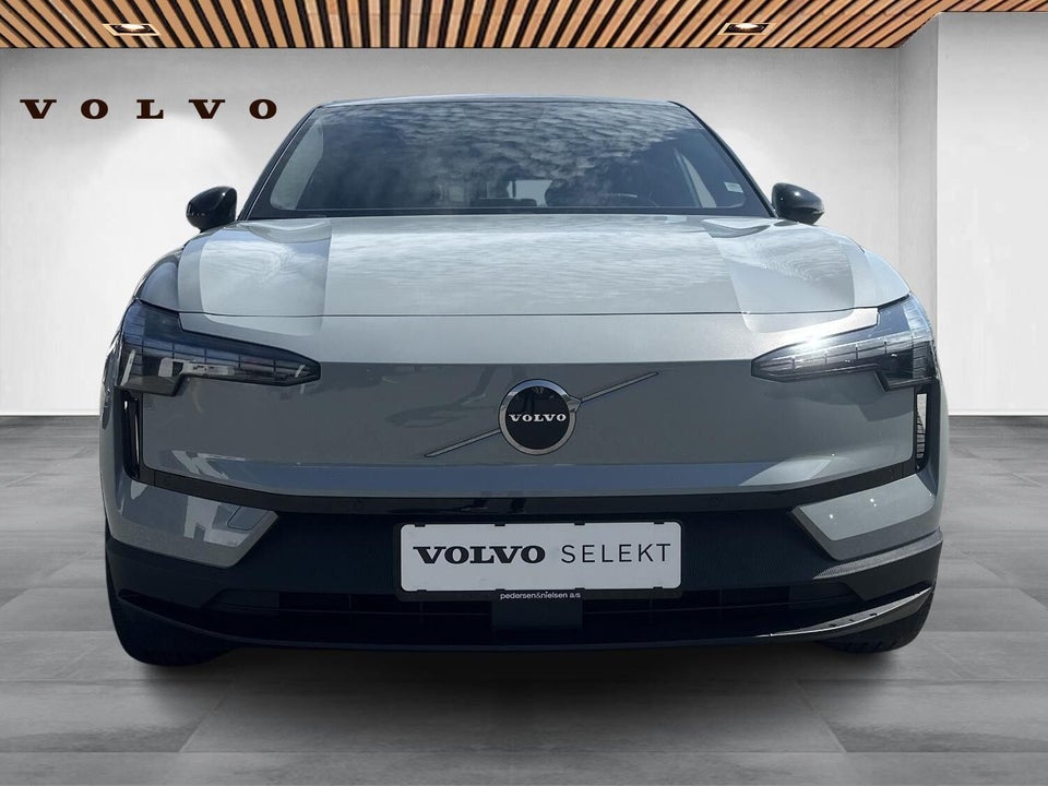 Volvo EX30 Extended Range Plus 5d