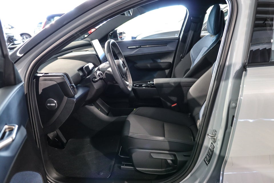 Volvo EX30 Extended Range Plus 5d
