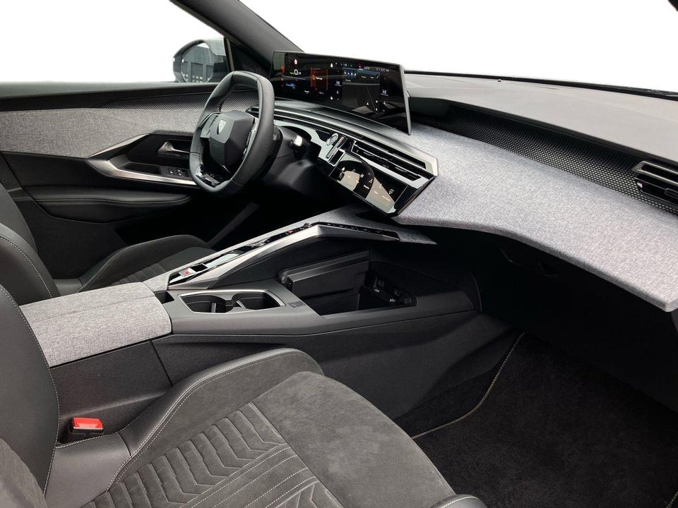 Peugeot e-3008 77 GT 5d