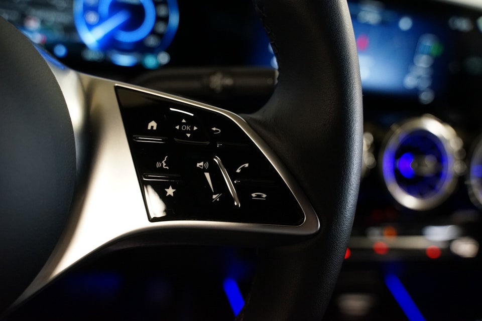 Mercedes EQA300 Progressive 4Matic 5d