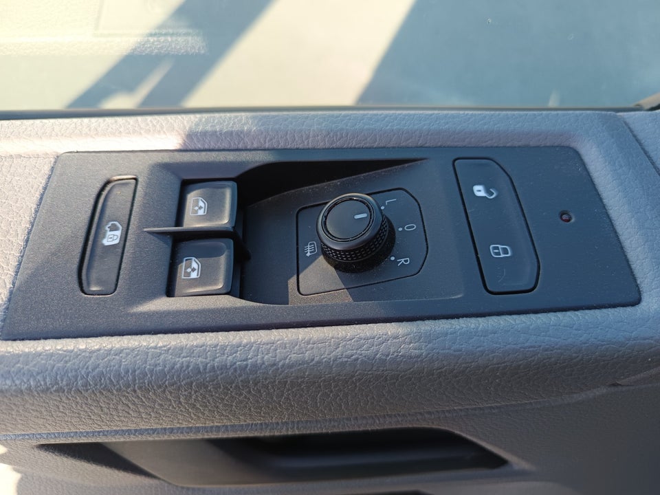 VW Transporter 2,0 TDi 110 Kassevogn kort