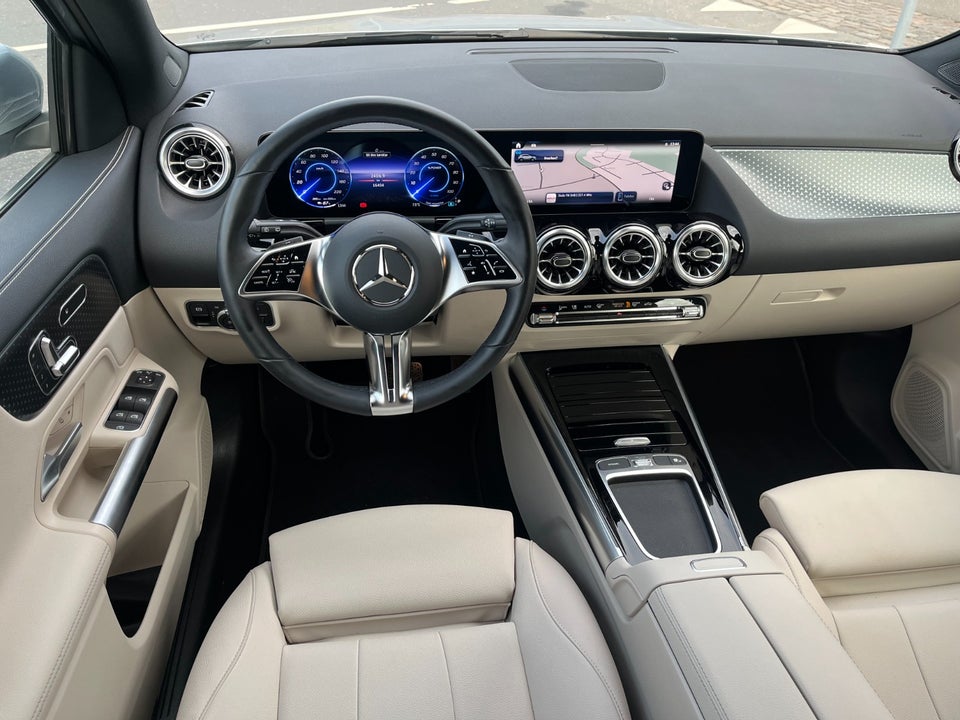 Mercedes EQA300 Progressive 4Matic 5d