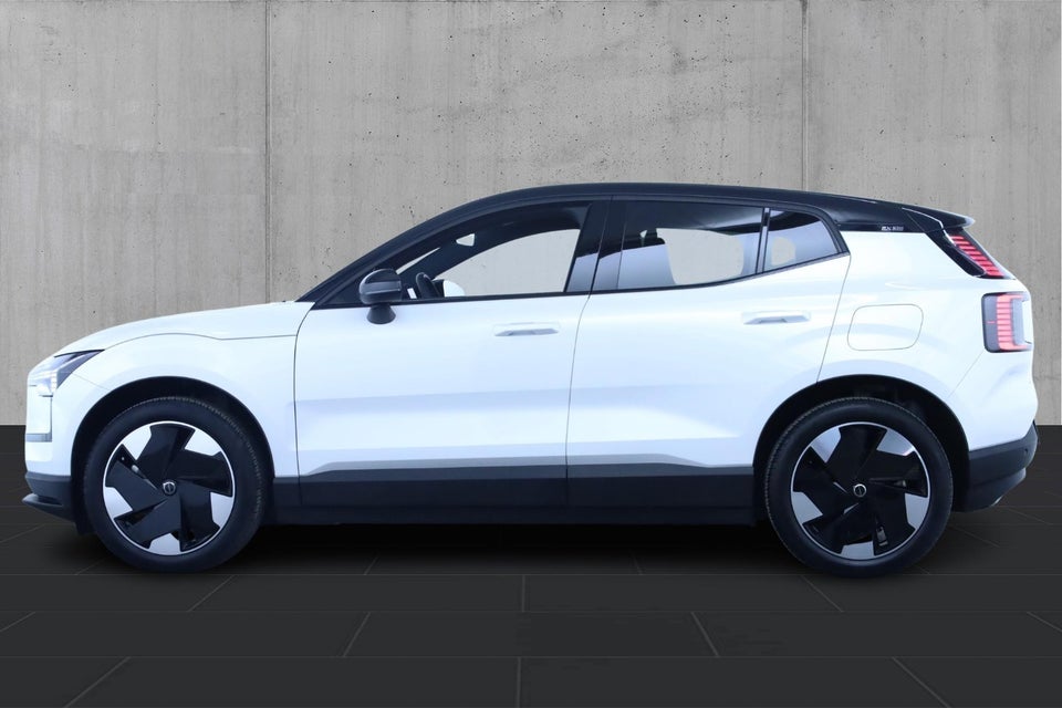 Volvo EX30 Extended Range Plus 5d