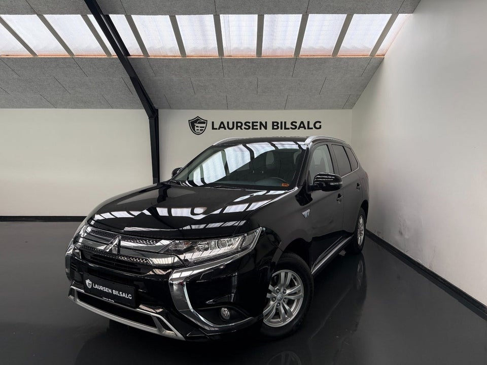 Mitsubishi Outlander 2,4 PHEV Invite CVT 4WD 5d