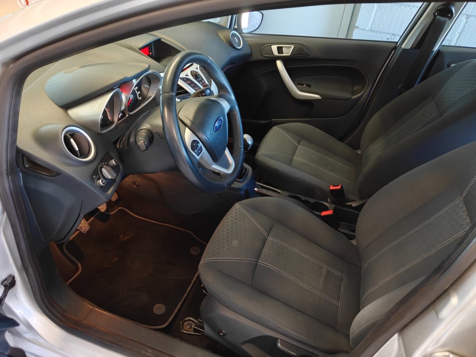 Ford Fiesta 1,4 Titanium 5d