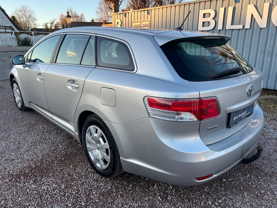 Toyota Avensis 1,6 VVT-i T1 stc. 5d