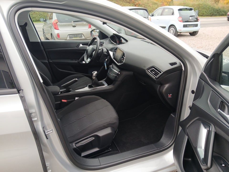 Peugeot 308 1,2 e-THP 110 Active SW 5d