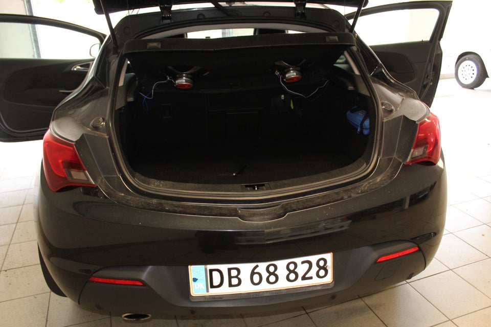Opel Astra 1,6 T 180 Sport GTC 3d