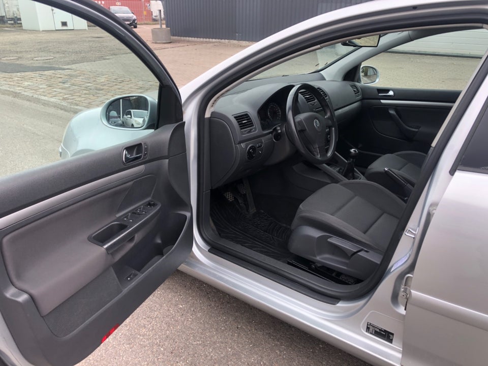 VW Golf V 2,0 FSi Comfortline 5d