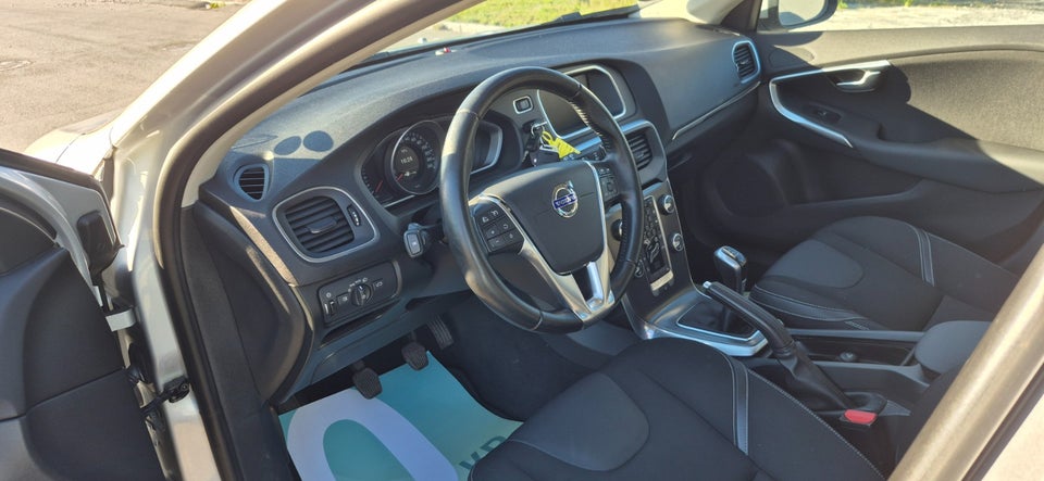 Volvo V40 2,0 D4 190 Momentum 5d
