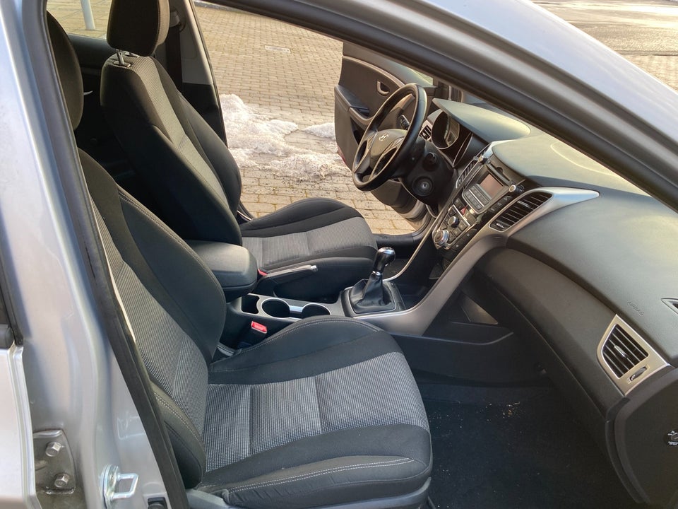 Hyundai i30 1,6 CRDi 110 Active+ CW 5d