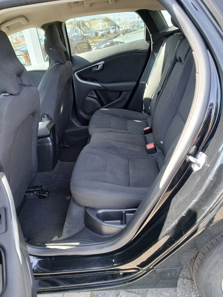 Volvo V40 1,6 D2 115 Kinetic 5d