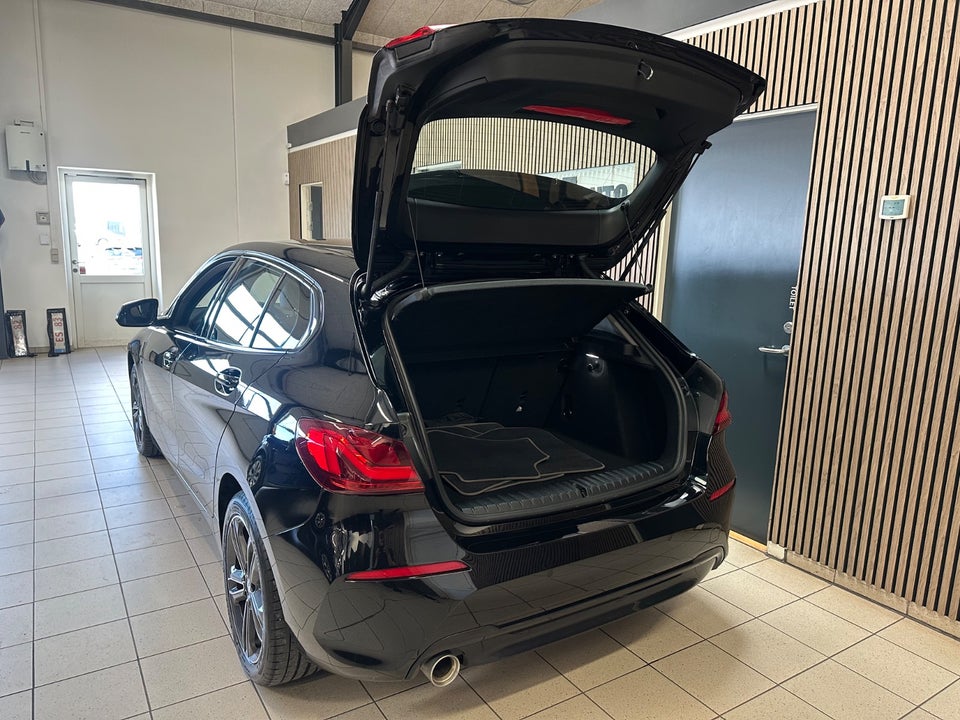 BMW 118i 1,5 Sport Line aut. 5d