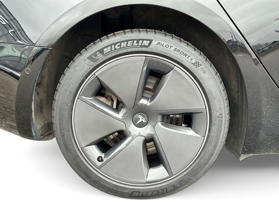 Tesla Model 3 Long Range AWD 4d