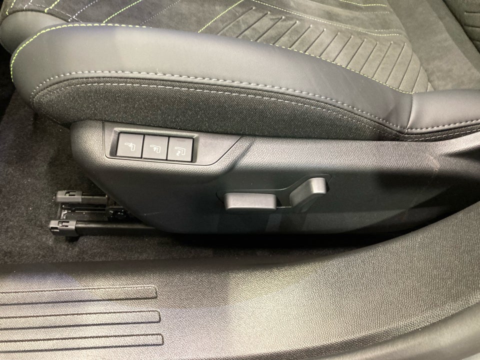 Peugeot e-2008 54 GT 5d