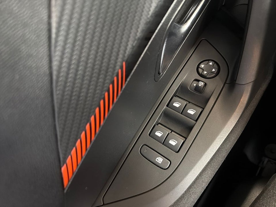 Peugeot 2008 1,2 PureTech 100 Active Pack 5d