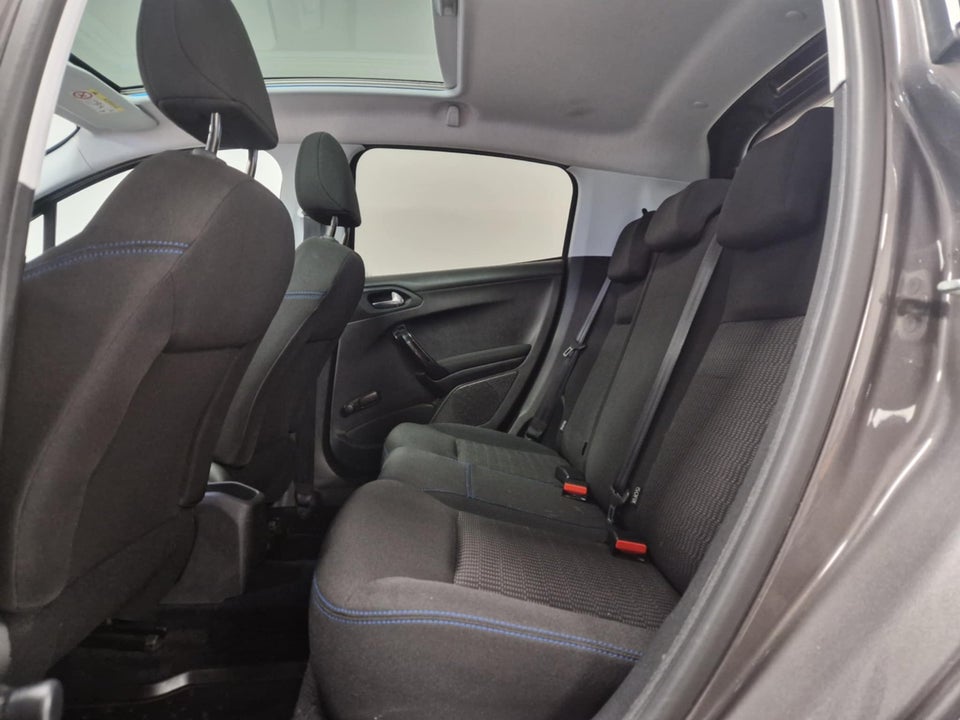 Peugeot 208 1,5 BlueHDi 100 Signature Sky 5d