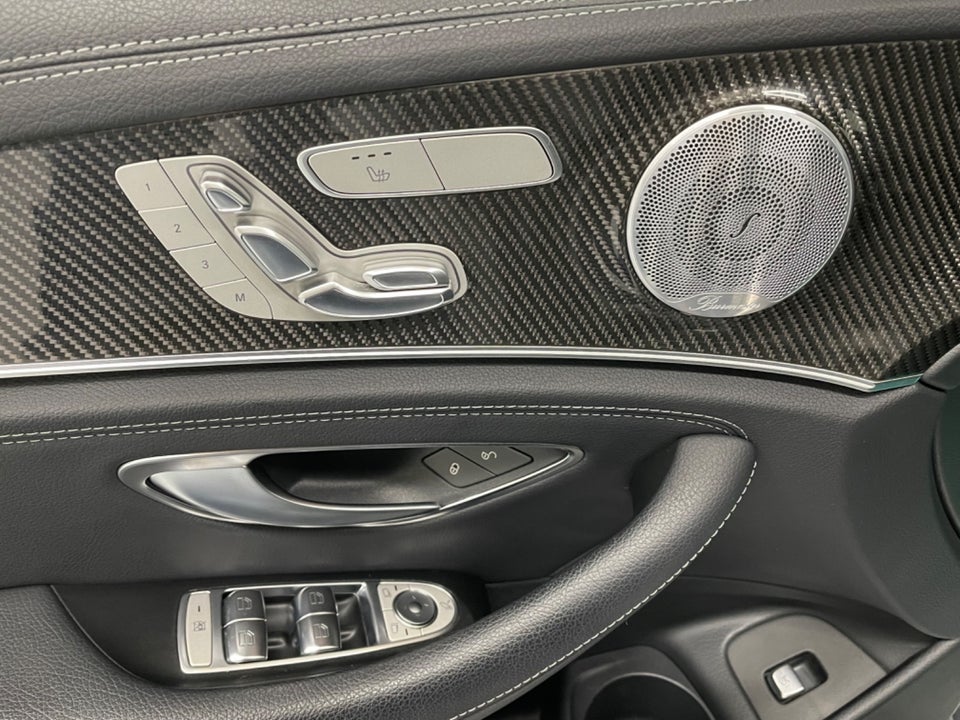 Mercedes E300 de 2,0 AMG Line stc. aut. 4Matic 5d