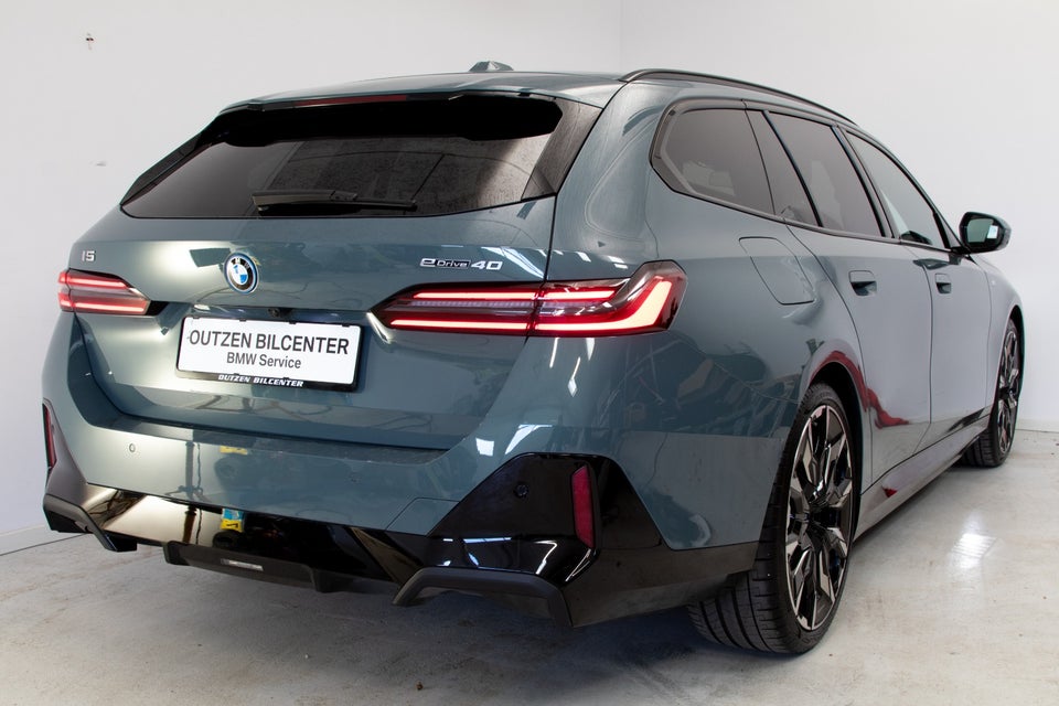 BMW i5 eDrive40 Fully Charged M-Sport Pro 4d