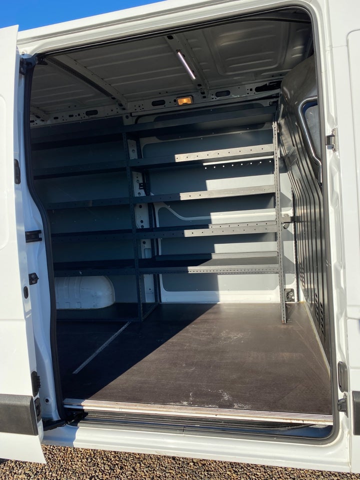 Renault Master IV T33 2,3 dCi 180 L2H2 Kassevogn