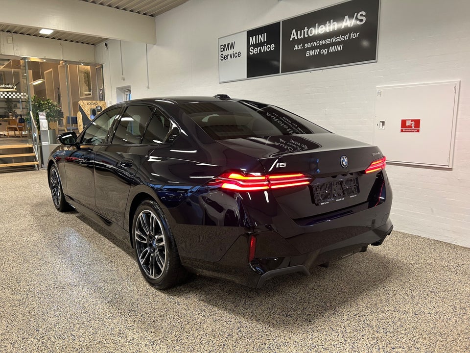 BMW i5 eDrive40 Fully Charged M-Sport 4d