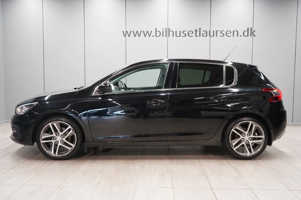 Peugeot 308 1,2 e-THP 130 Allure Sky 5d