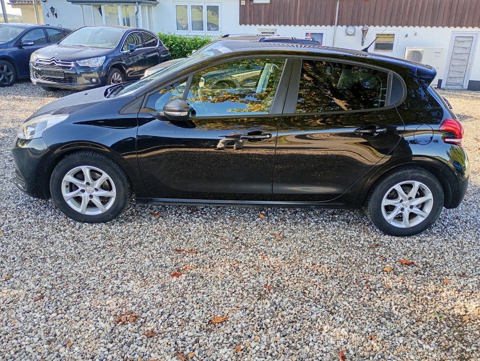 Peugeot 208 1,6 BlueHDi 100 Desire Sky 5d