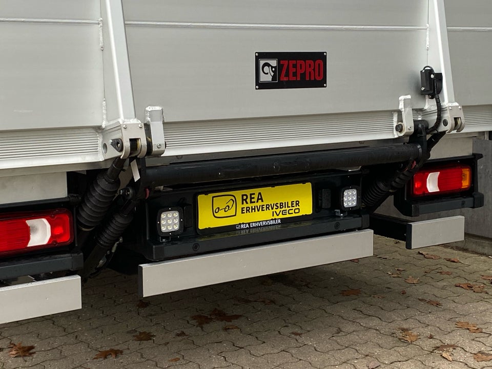 Iveco Daily 3,0 35S18 4100mm Box m/lift AG8