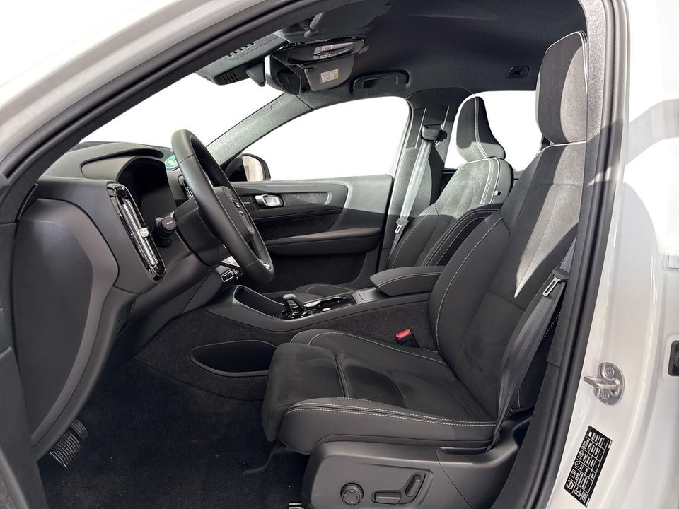 Volvo EX40 Extended Range Plus 5d