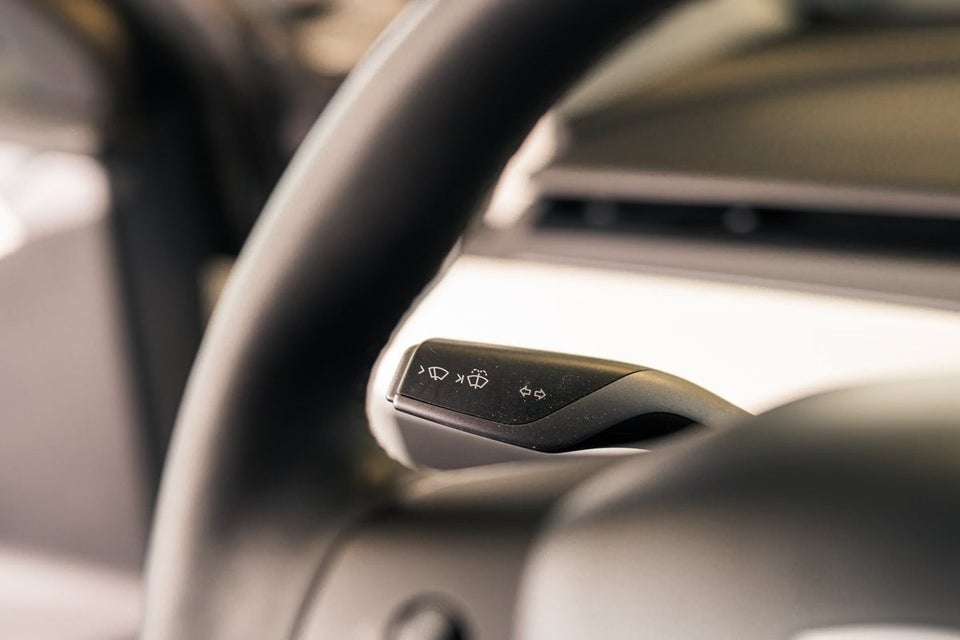 Tesla Model 3 Standard Range+ RWD 4d