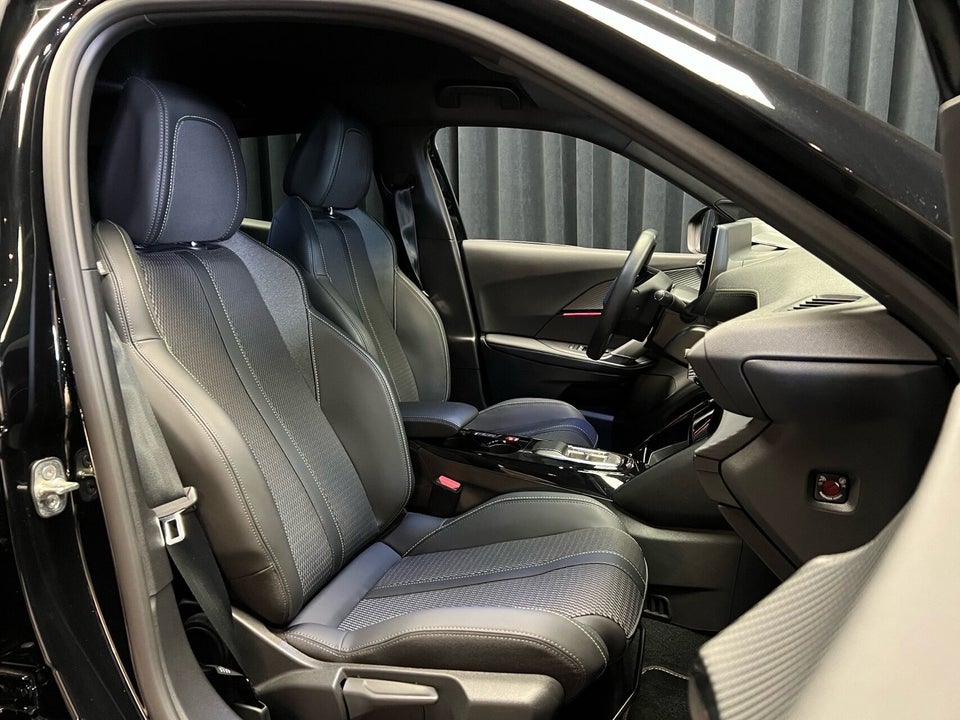 Peugeot e-2008 54 GT 5d