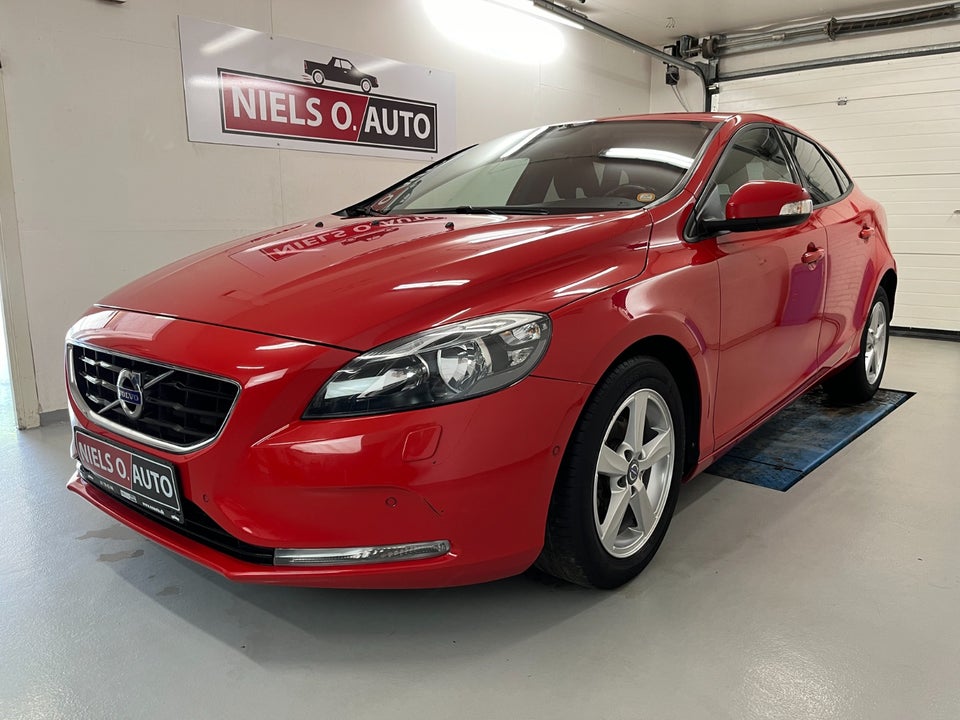 Volvo V40 1,6 D2 115 Kinetic Drive-E 5d