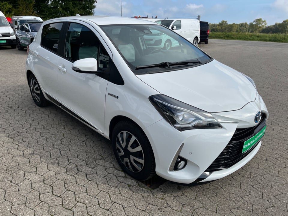 Toyota Yaris 1,5 Hybrid H1 e-CVT Van 5d